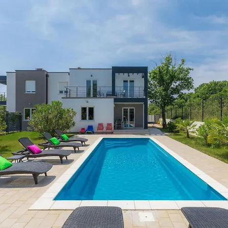Mirna - Mdn156 By Interhome *