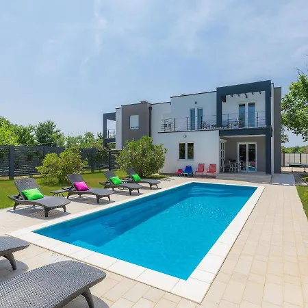 Mirna - Mdn156 By Interhome