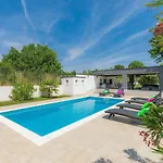 Mirna By Interhome بيت للعطل