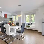 بيت للعطل Mirna By Interhome