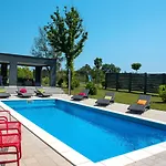 بيت للعطل Mirna By Interhome *